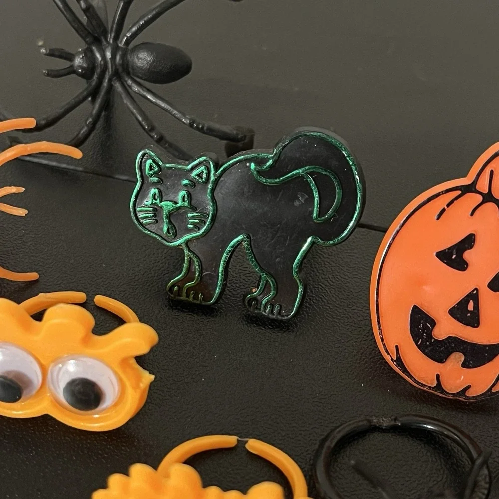 Vintage Halloween Ring Lot Plastic Jack O Lantern Black Cat Skull Witch Fingers